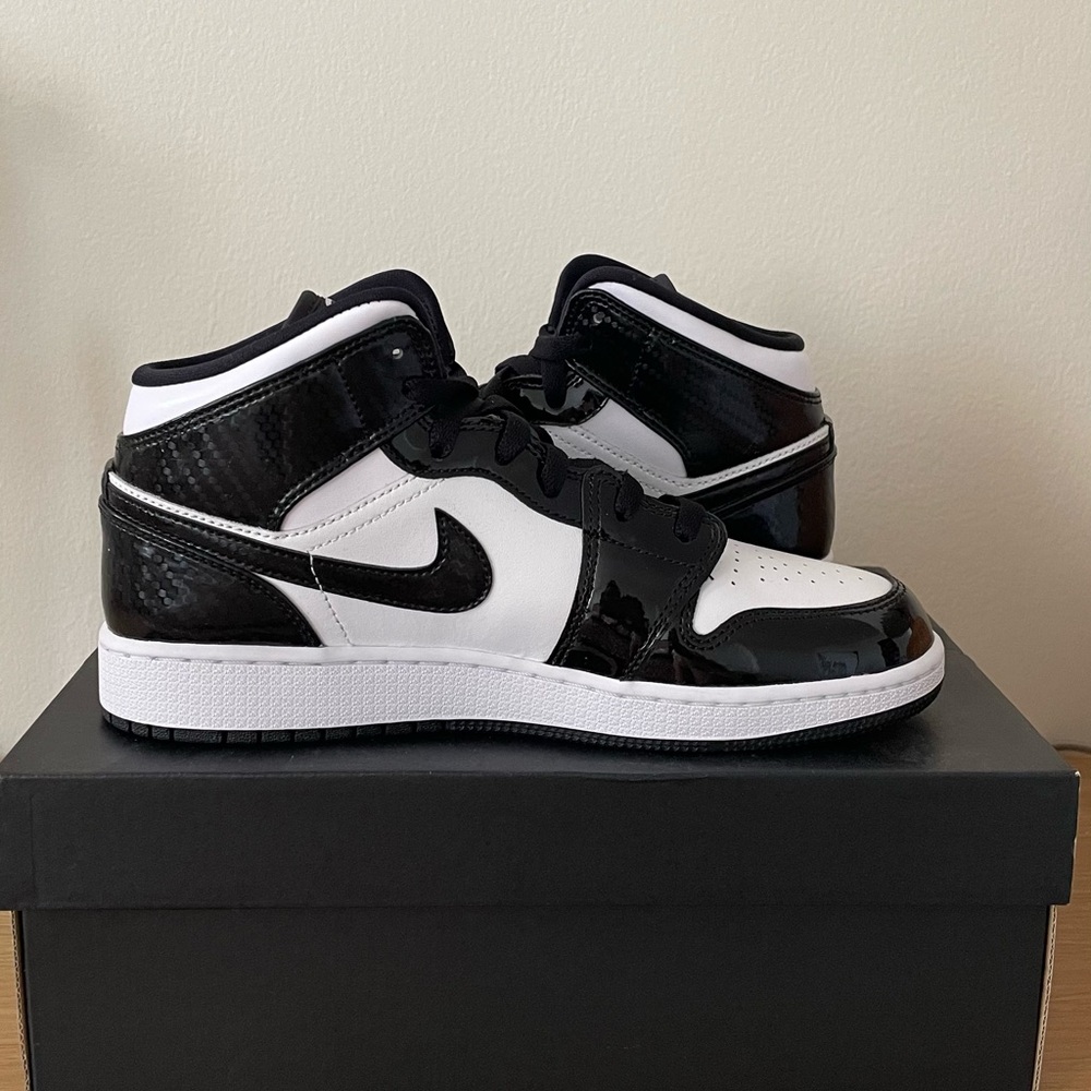 Nike. Jordan 1 Mid SE All-Star Carbon Fiber(2021) (GS) Size 7Y